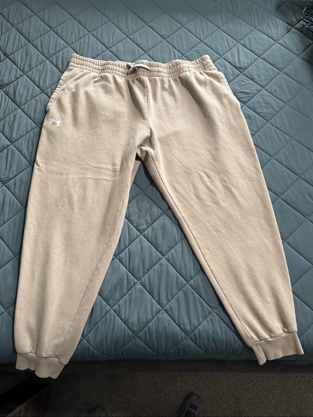 Under Armour Men's Cream/Tan Jogger Sweatpants